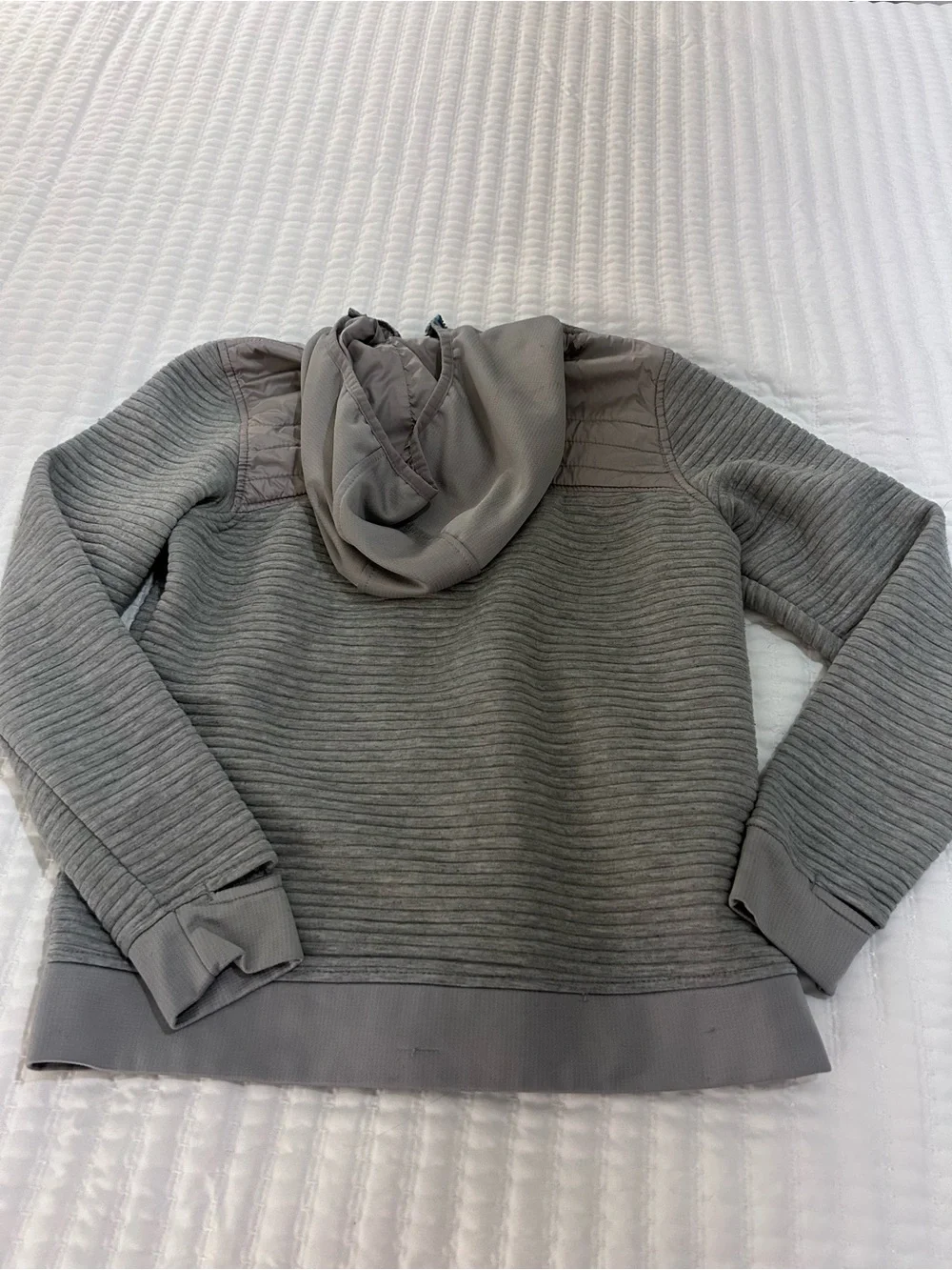 Gerry Weber Gray Hooded Puffer Jacket with Teal Trim. Size Youth L
